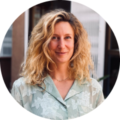 Anna-Veerman-profile- picture-smiles-round